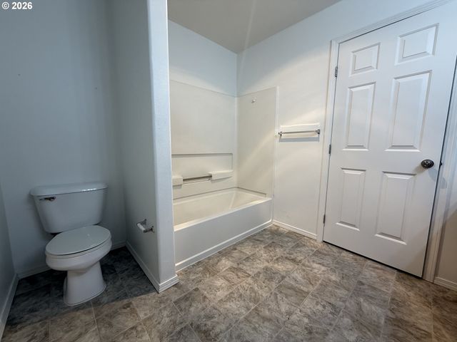 546 Ne KNOTT St, Portland, OR 97212
