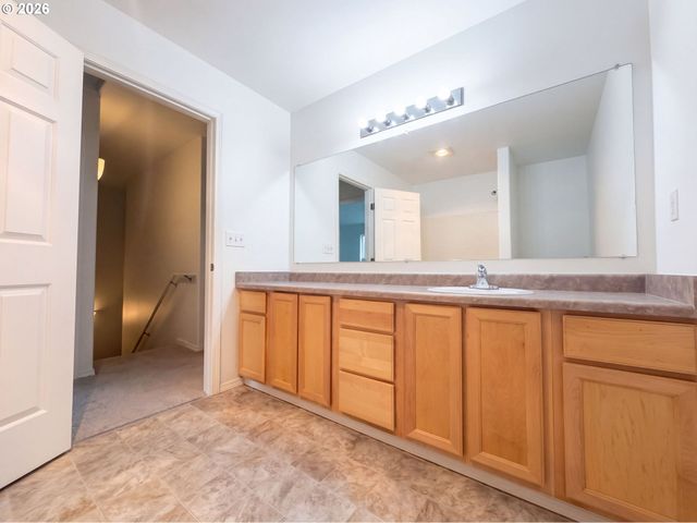 546 Ne KNOTT St, Portland, OR 97212
