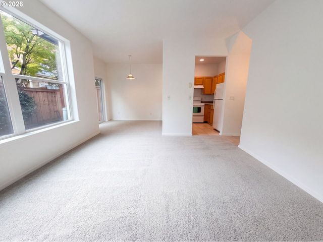 546 Ne KNOTT St, Portland, OR 97212