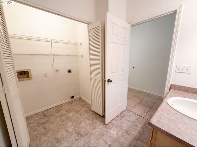 546 Ne KNOTT St, Portland, OR 97212