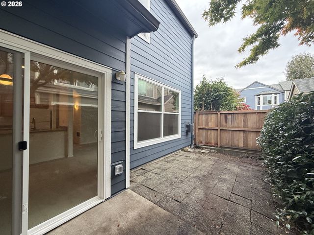 546 Ne KNOTT St, Portland, OR 97212