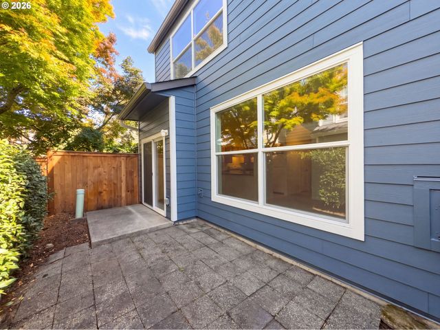 546 Ne KNOTT St, Portland, OR 97212