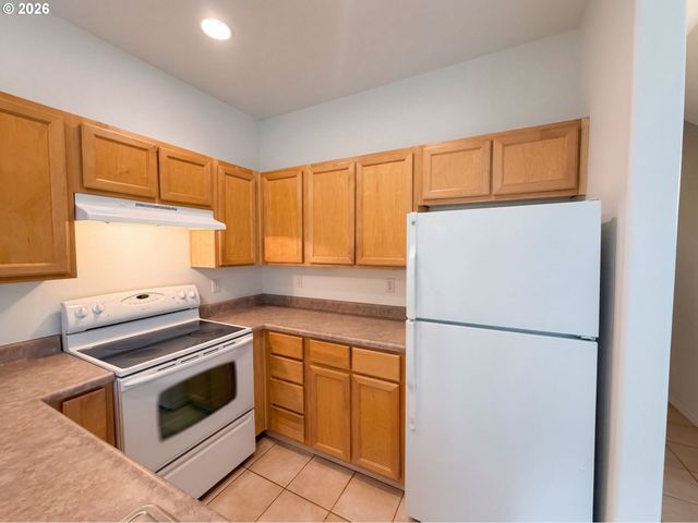 546 Ne KNOTT St, Portland, OR 97212