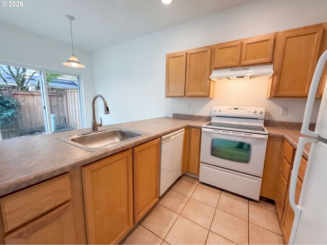 546 Ne KNOTT St, Portland, OR 97212