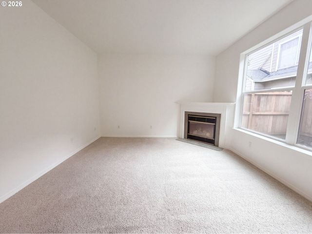 546 Ne KNOTT St, Portland, OR 97212