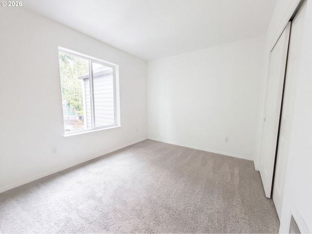 546 Ne KNOTT St, Portland, OR 97212