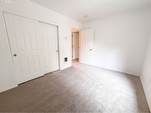 546 Ne KNOTT St, Portland, OR 97212