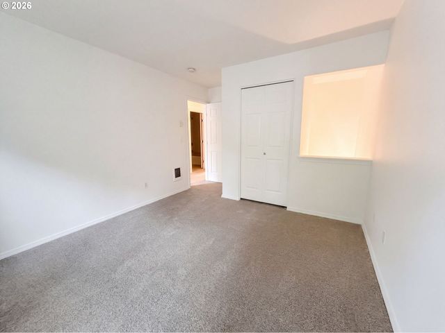 546 Ne KNOTT St, Portland, OR 97212