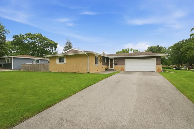 601 E Dogwood Lane, Mount Prospect, IL 60056