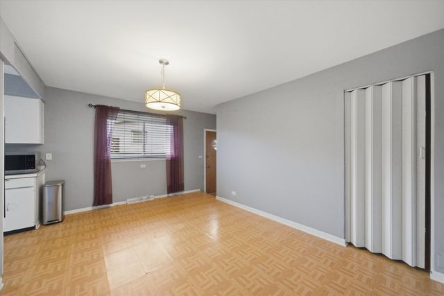 601 E Dogwood Lane, Mount Prospect, IL 60056