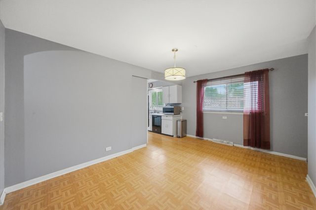 601 E Dogwood Lane, Mount Prospect, IL 60056