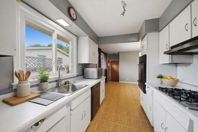 601 E Dogwood Lane, Mount Prospect, IL 60056