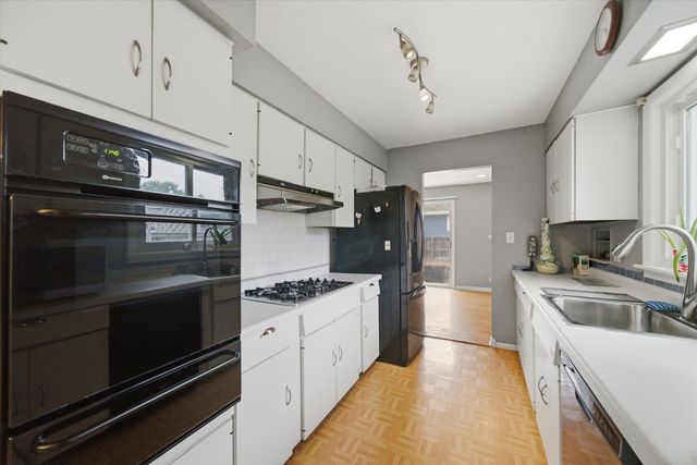 601 E Dogwood Lane, Mount Prospect, IL 60056