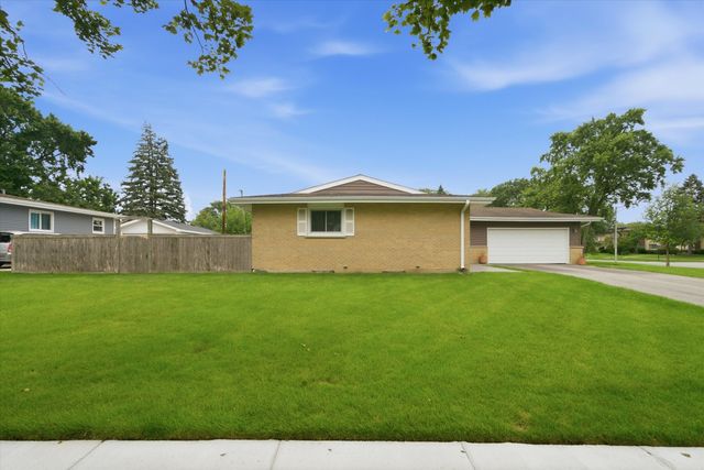 601 E Dogwood Lane, Mount Prospect, IL 60056