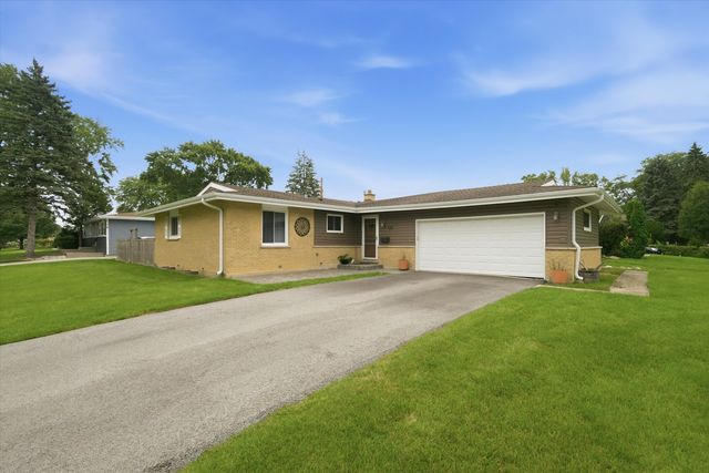 601 E Dogwood Lane, Mount Prospect, IL 60056
