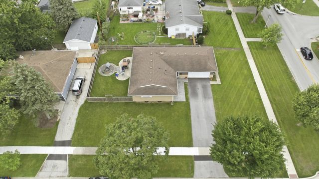 601 E Dogwood Lane, Mount Prospect, IL 60056