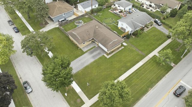 601 E Dogwood Lane, Mount Prospect, IL 60056