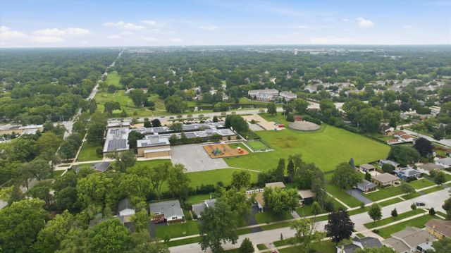 601 E Dogwood Lane, Mount Prospect, IL 60056