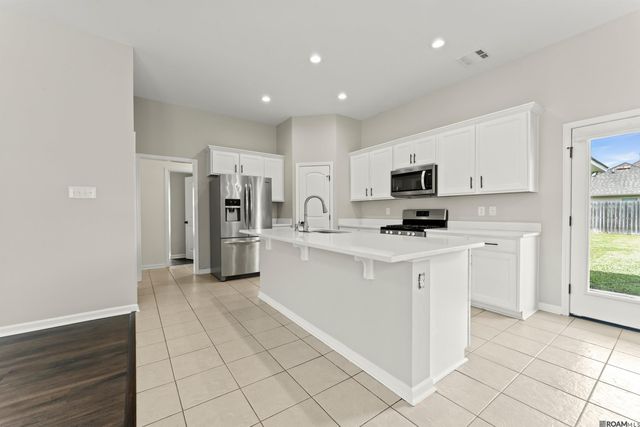 18304 Crows Nest Dr, Prairieville, LA 70769