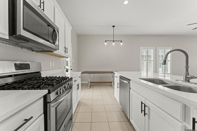 18304 Crows Nest Dr, Prairieville, LA 70769