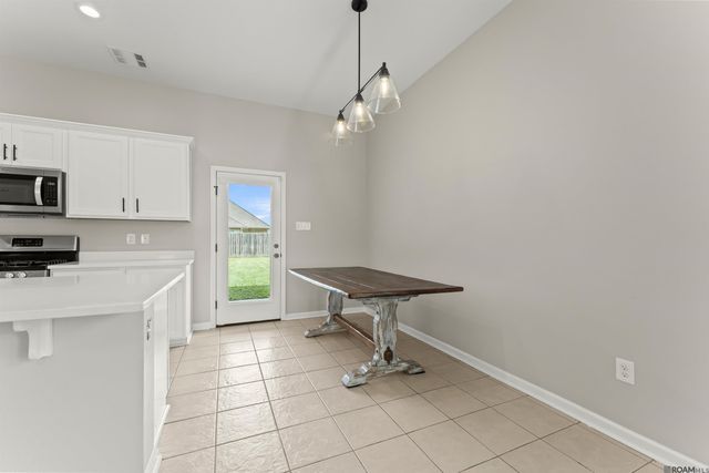 18304 Crows Nest Dr, Prairieville, LA 70769