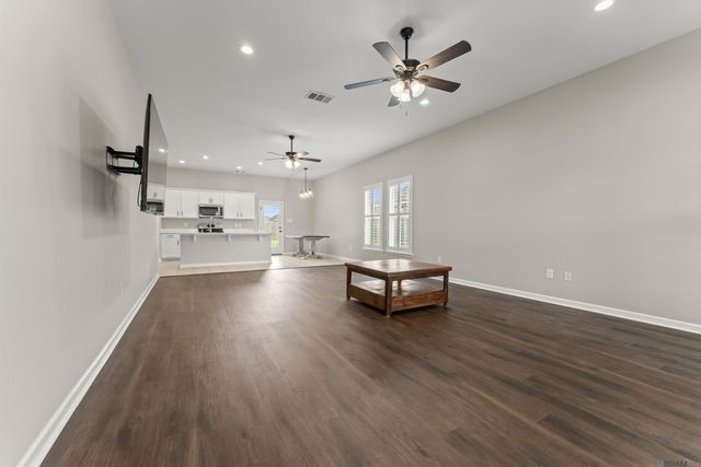 18304 Crows Nest Dr, Prairieville, LA 70769