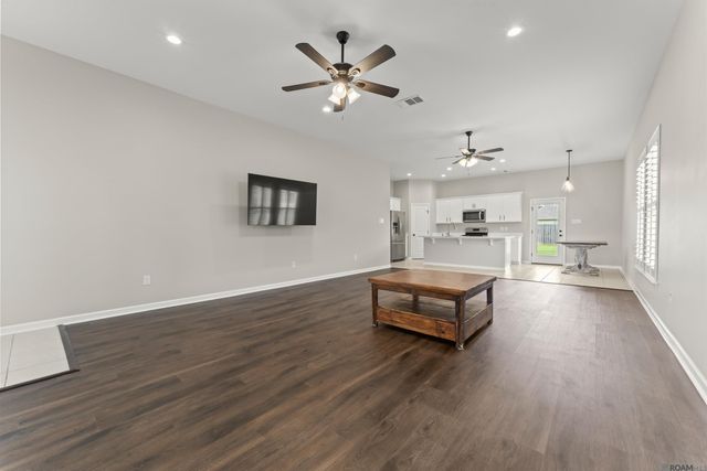 18304 Crows Nest Dr, Prairieville, LA 70769