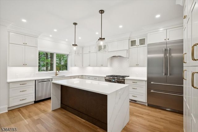 35 Jackson Ave, Chatham Boro, NJ 07928