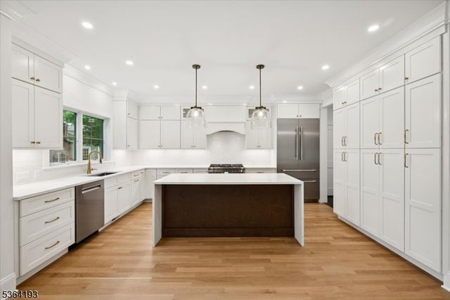 35 Jackson Ave, Chatham Boro, NJ 07928