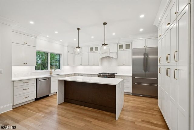 35 Jackson Ave, Chatham Boro, NJ 07928