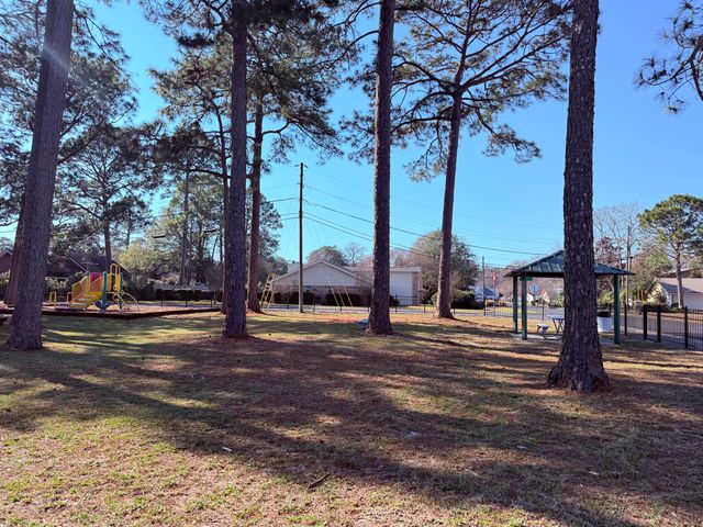 301 Dawn Lane, Mary Esther, FL 32569