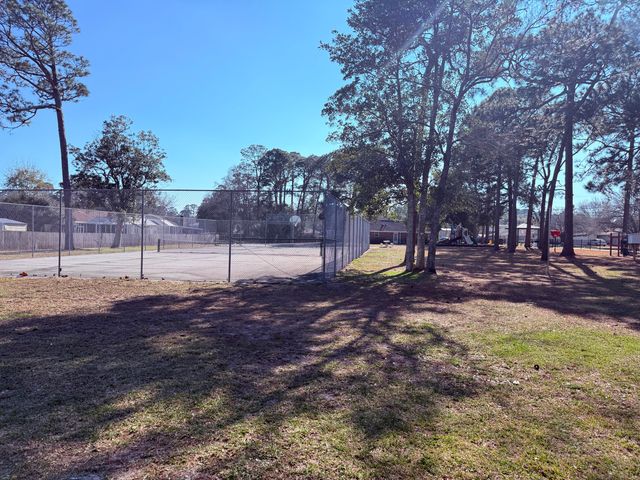 301 Dawn Lane, Mary Esther, FL 32569