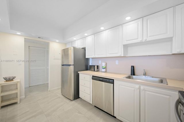 19370 Collins Avenue 1425, Sunny Isles Beach, FL 33160