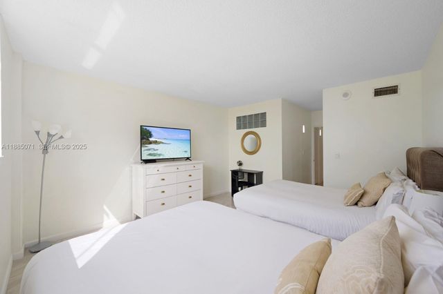 19370 Collins Avenue 1425, Sunny Isles Beach, FL 33160
