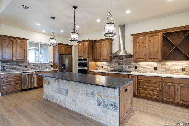 811 Horseshoe Falls, Bandera, TX 78003