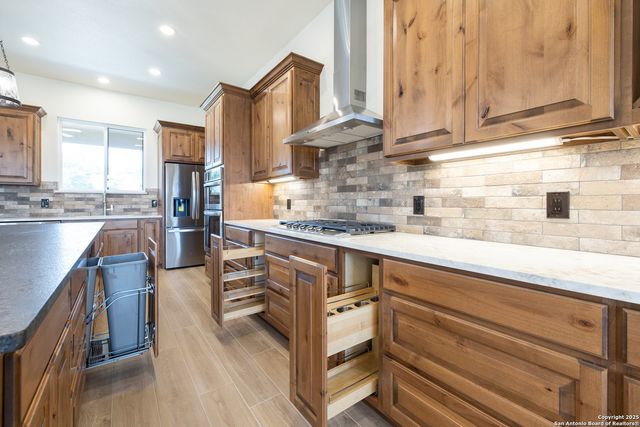 811 Horseshoe Falls, Bandera, TX 78003