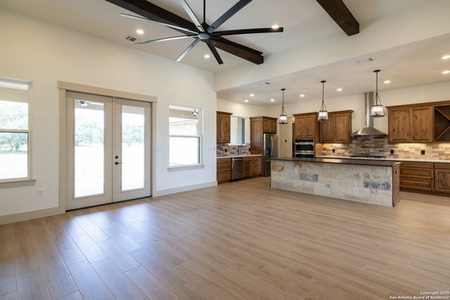 811 Horseshoe Falls, Bandera, TX 78003