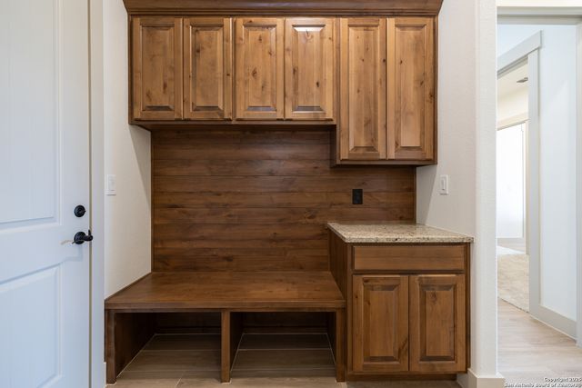 811 Horseshoe Falls, Bandera, TX 78003