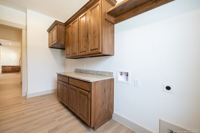 811 Horseshoe Falls, Bandera, TX 78003