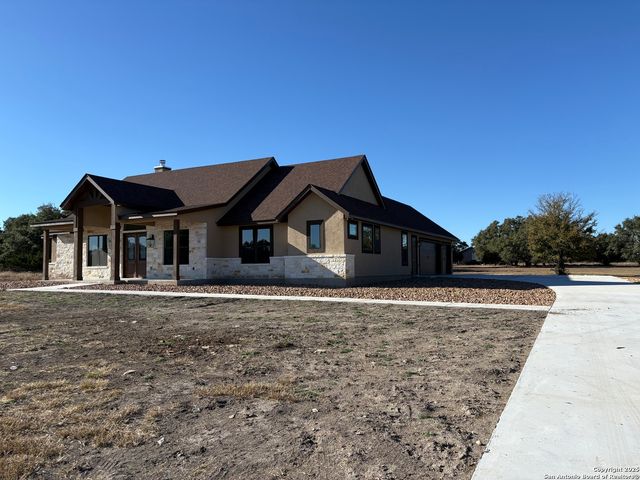 811 Horseshoe Falls, Bandera, TX 78003