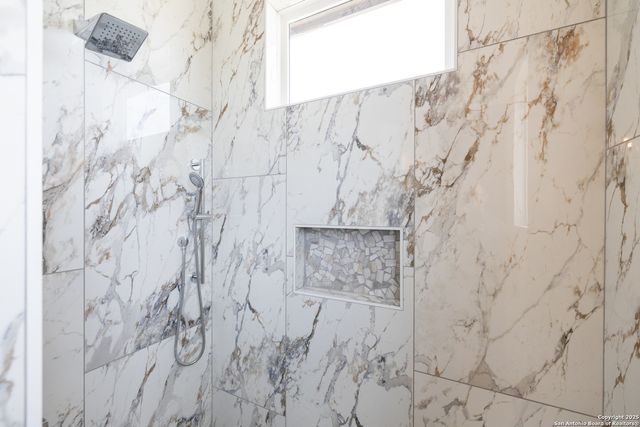 811 Horseshoe Falls, Bandera, TX 78003