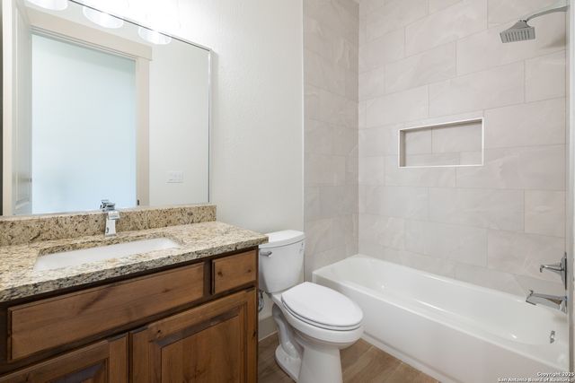 811 Horseshoe Falls, Bandera, TX 78003