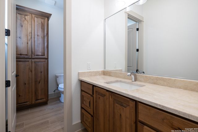 811 Horseshoe Falls, Bandera, TX 78003