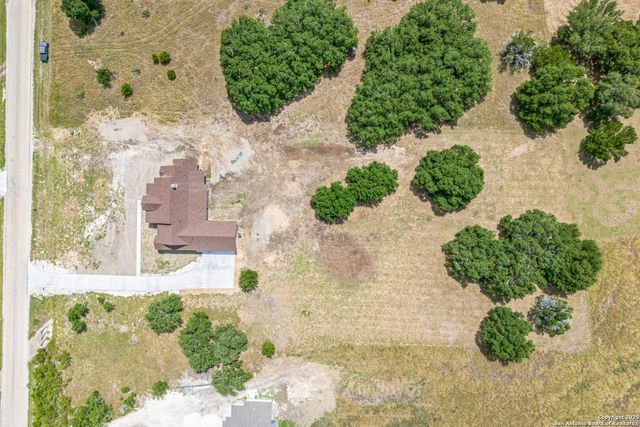 811 Horseshoe Falls, Bandera, TX 78003