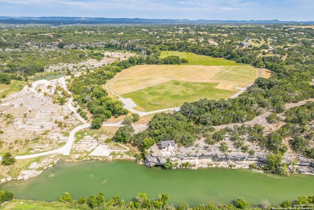 811 Horseshoe Falls, Bandera, TX 78003