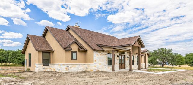 811 Horseshoe Falls, Bandera, TX 78003