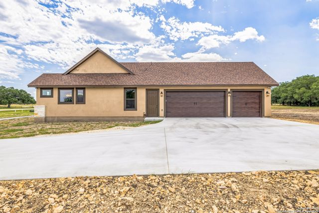 811 Horseshoe Falls, Bandera, TX 78003