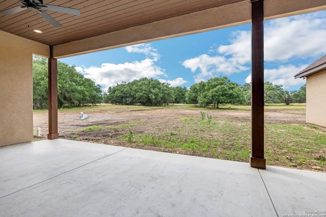 811 Horseshoe Falls, Bandera, TX 78003