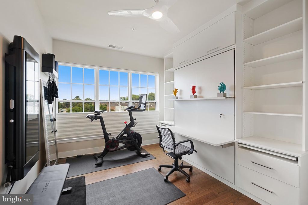 Image 11 of property listing at 502 DIAMONDBACK DR #404, Gaithersburg, MD 20878