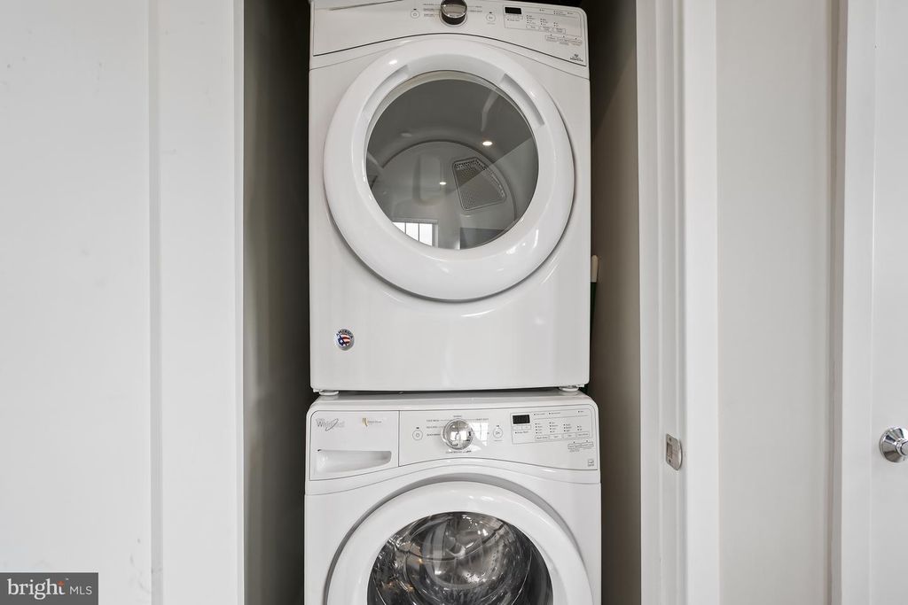 Image 16 of property listing at 502 DIAMONDBACK DR #404, Gaithersburg, MD 20878